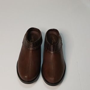 Easy Street Mules size 7W Brown